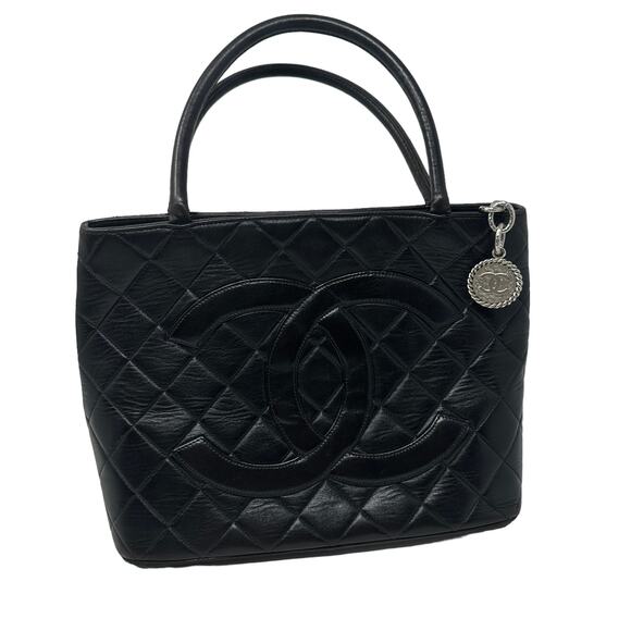 Vintage Chanel Medallion Tote Bag Lambskin Leather Silver Hardware Black Quilted - Picture 1 of 11